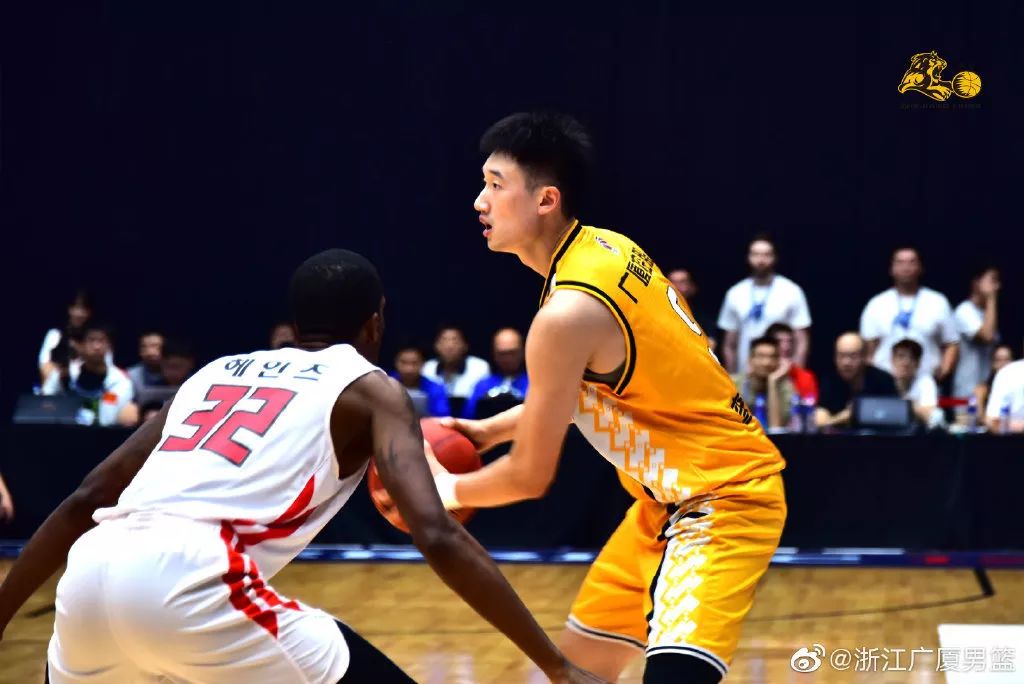广厦男篮训练开放日，转会期手感冰凉引欢呼，中超在即，资深球员宣示担当(曝郜林将加盟广州队)